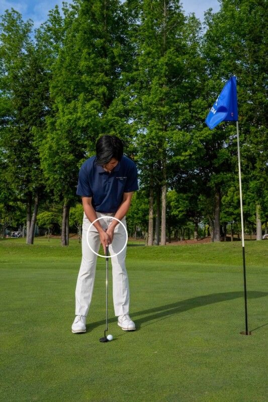 正しい握り方はどっち…？ショートパットのコツは握り方にあり！