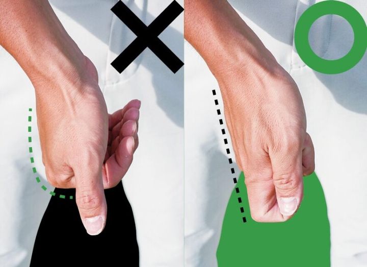 正しい握り方はどっち…？ショートパットのコツは握り方にあり！