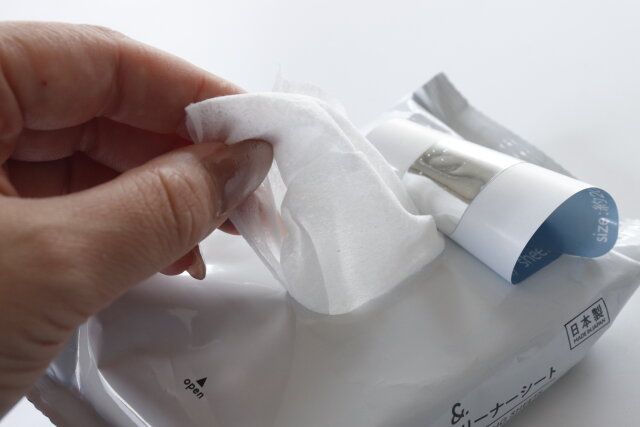 ダイソーの＆. メイクブラシクリーナーシートのフタ