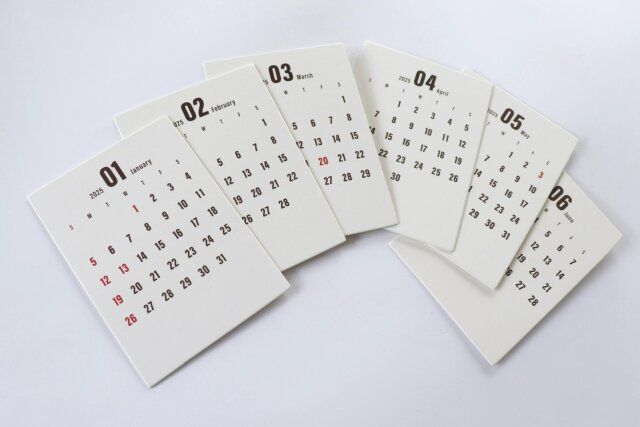 ダイソー シンプル卓上カレンダー（丸型台座タイプ） デザイン