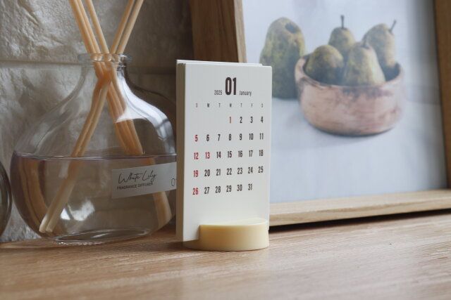 ダイソー シンプル卓上カレンダー（丸型台座タイプ） インテリア