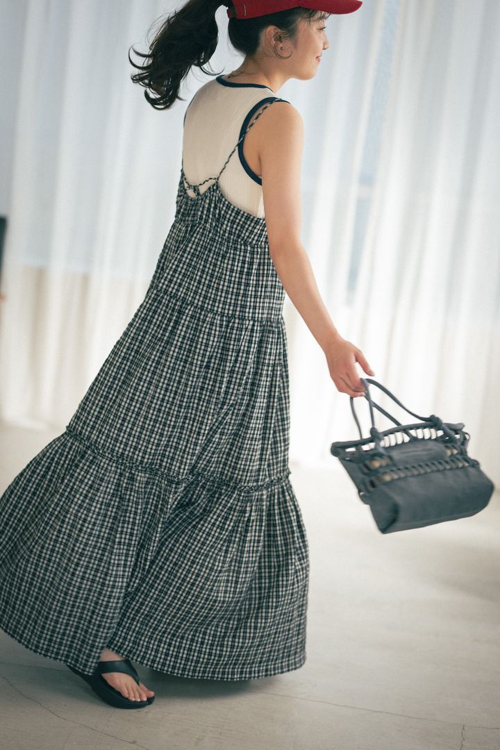 さらっと着られるキャミワンピース。あえてキャップでボーイッシュに味付け！【FUDGE FRIEND おしゃれさんの毎日コーディネート vol.423｜大島花菜】