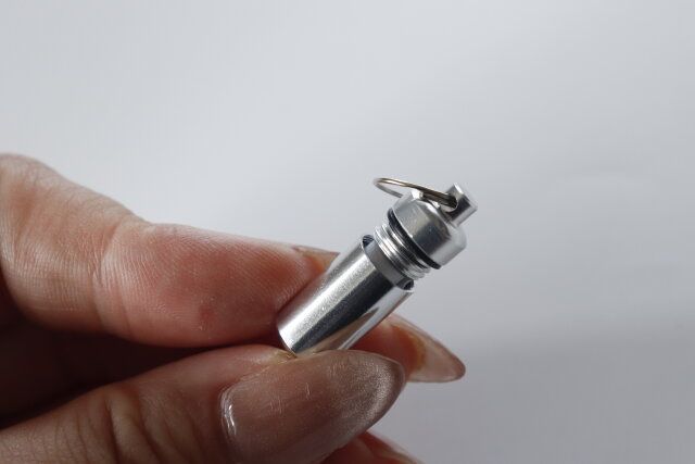 セリアのパッキン付き緊急用メモカプセル ミニサイズ