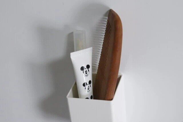 セリア ラバーマグネット 小物ポケット 木製のヘアコームやネイルケアグッズを入れる