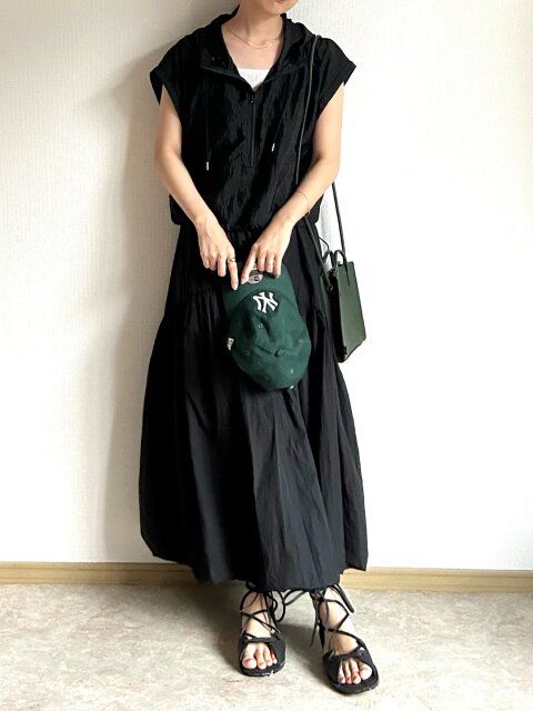 モノトーンのアウトドアコーデ