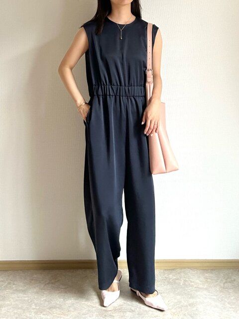 ネイビーのオールインワンコーデ