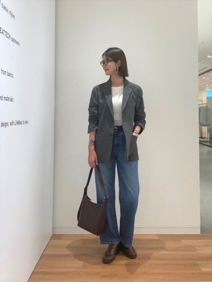 ユニクロのコーディネイト 千鳥格子のジャケットに、ワイドストレートデニム