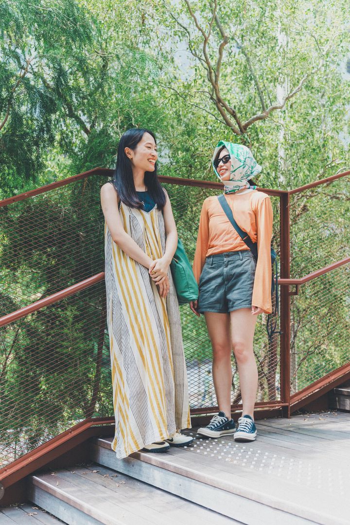 夏のおしゃれの正解！カラーアイテムを効かせたデイリーコーデ【話題のイベントに集まる人をスナップ】