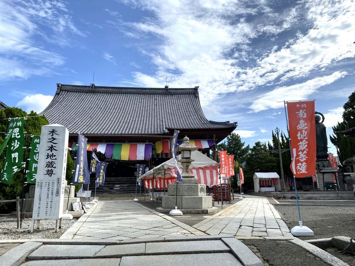 滋賀県民のソウルフード！レトロイエローのデザインが目印「つるやパン」の「サラダパン」とは！？【旅するデザイナーがおすすめする旅先でのお土産たち！】