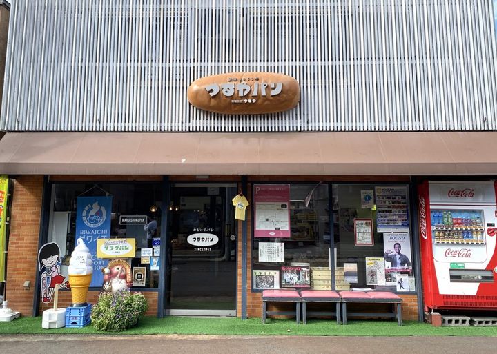 滋賀県民のソウルフード！レトロイエローのデザインが目印「つるやパン」の「サラダパン」とは！？【旅するデザイナーがおすすめする旅先でのお土産たち！】