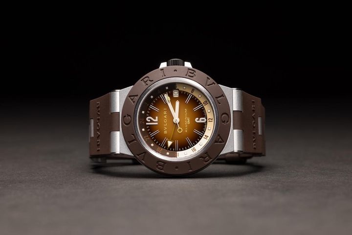 画像: BVLGARI Aluminium GMT x Fender® Limited Edition ￥660,000 先行販売開始日：2024年8月30日〜31日 ※24時間限定販売 製品取扱店：ブルガリ公式サイト ※製品仕様および販売価格は、予告なく変更となる場合あり bulgari.runfair.com