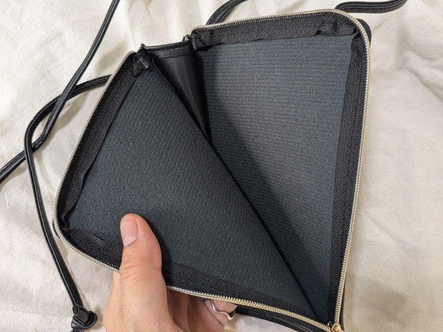 ミッキーマウスポシェットの中