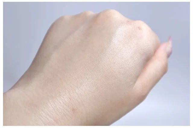 セザンヌ 朝用スキンコンディショナー UVミルクのスウォッチはこちら_2