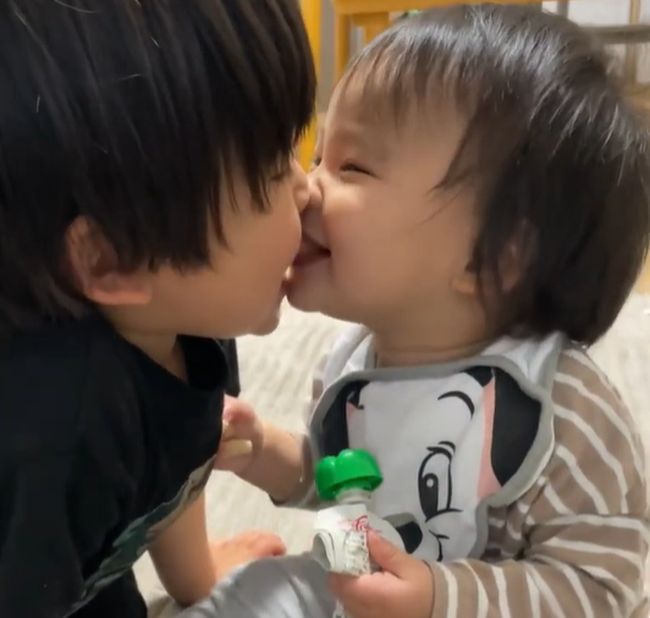 このきょうだい、仲良すぎ！