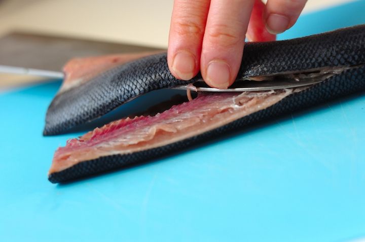 サンマの蒲焼きの下準備1