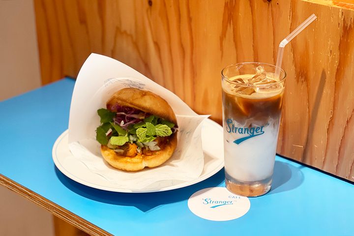 「チキンサンド（カフェラテ付き）」1380円