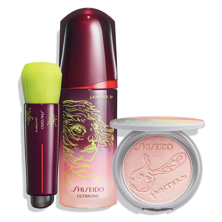 〈左から〉DAIYA FUDE フェイス デュオ リミテッドエディション ￥5,280 アルティミューン™ パワライジング コンセントレート III N リミテッドエディション 75ml ￥17,600 オーラデュウ プリズム イルミネーター リミテッドエディション ￥4,400／すべてSHISEIDO（すべて9月1日より限定発売）