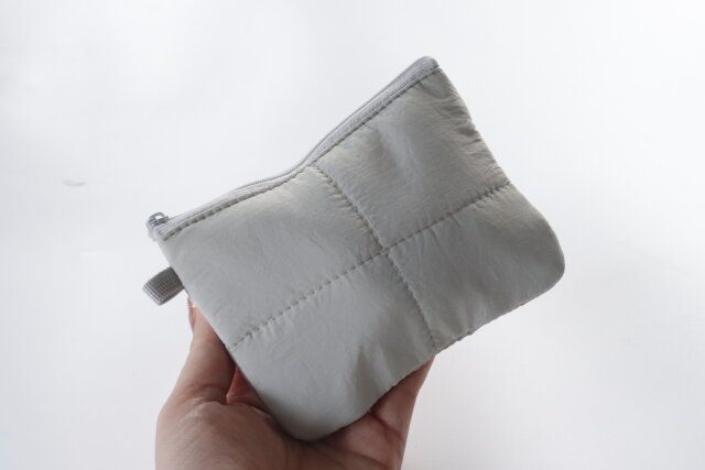 ダイソー ループ付フラットポーチ ダウン風・中わた 使用例