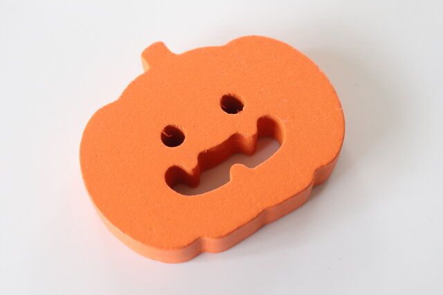 ダイソー ウッドオブジェ（かぼちゃ、おばけ） かぼちゃ