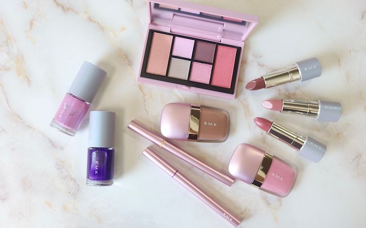 RMKの「2024年クリスマスコフレ」全色スウォッチ！イエベ、ブルベ別のおすすめも紹介