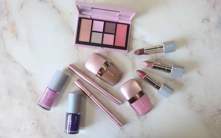 RMKの「2024年クリスマスコフレ」全色スウォッチ！イエベ、ブルベ別のおすすめも紹介