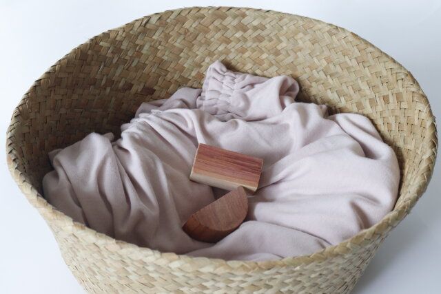 スリーコインズ シダーウッドオーナメント 衣類