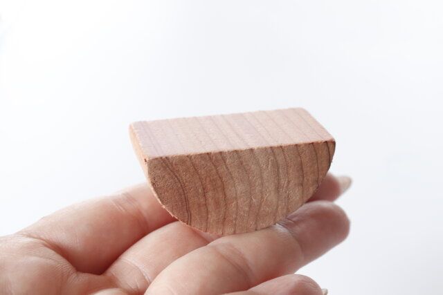 スリーコインズ シダーウッドオーナメント デザイン