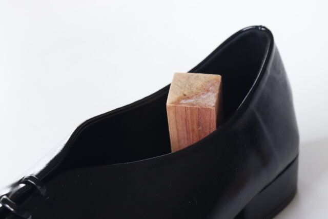 スリーコインズ シダーウッドオーナメント 靴の中