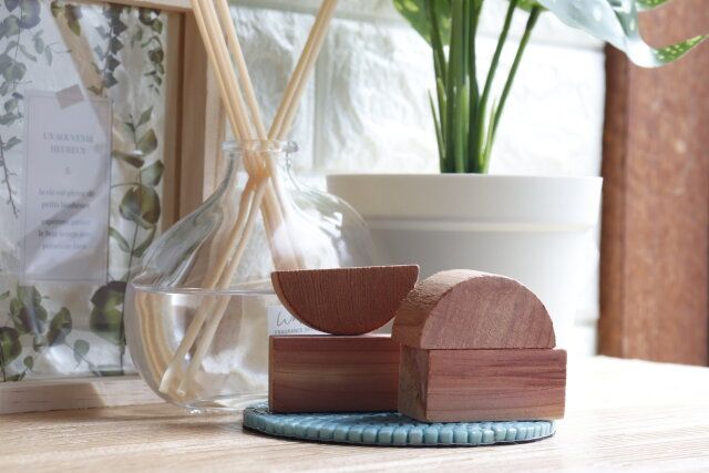 スリーコインズ シダーウッドオーナメント インテリア