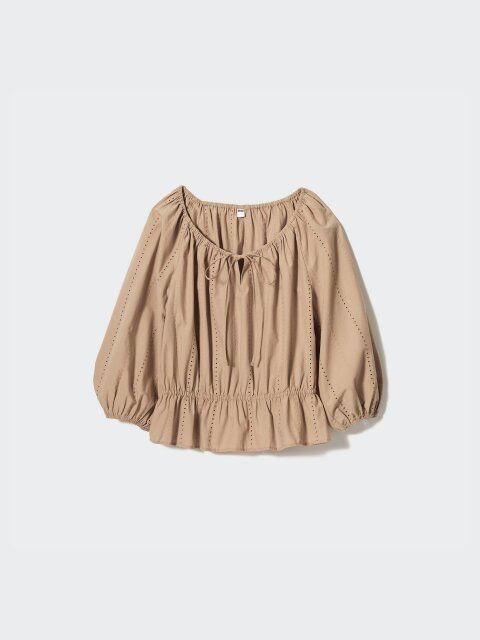 ユニクロのエンブロイダリーブラウス