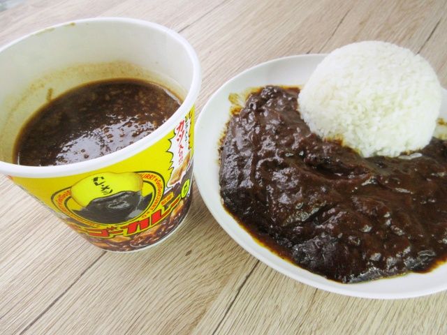 カレーメシとレトルトカレー