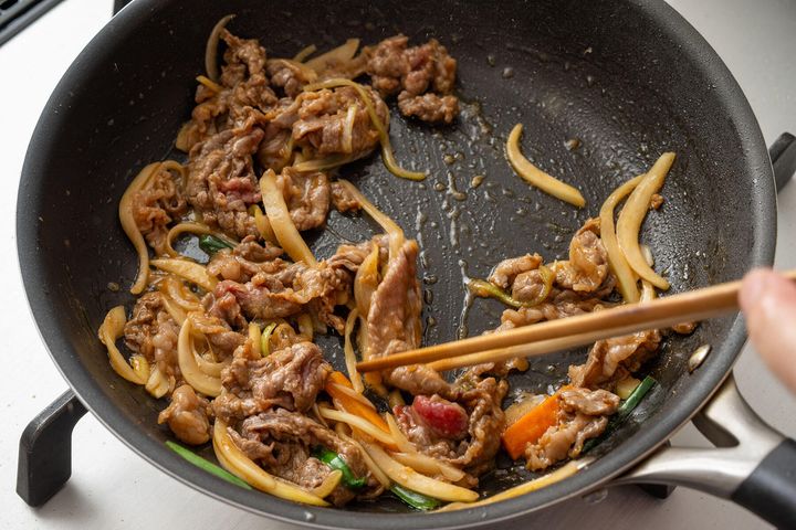 プルコギを炒める