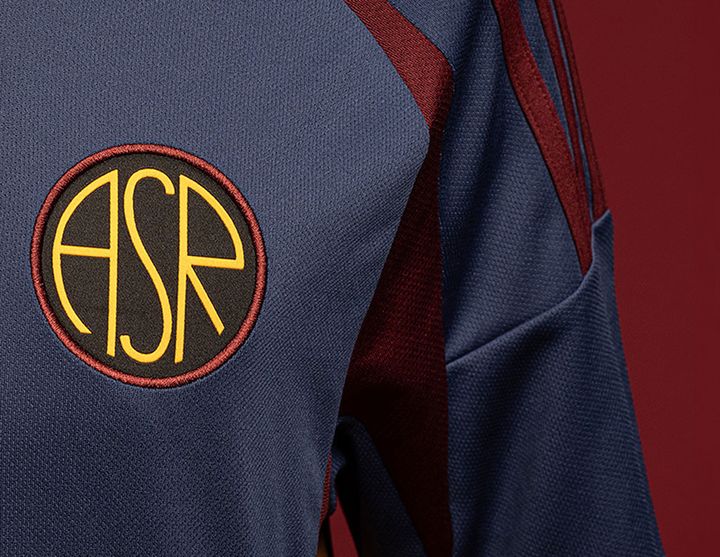 90年代のユニ色が復活！ローマが新サードユニフォームを発表 “原点の地”へ捧げるインディゴカラー