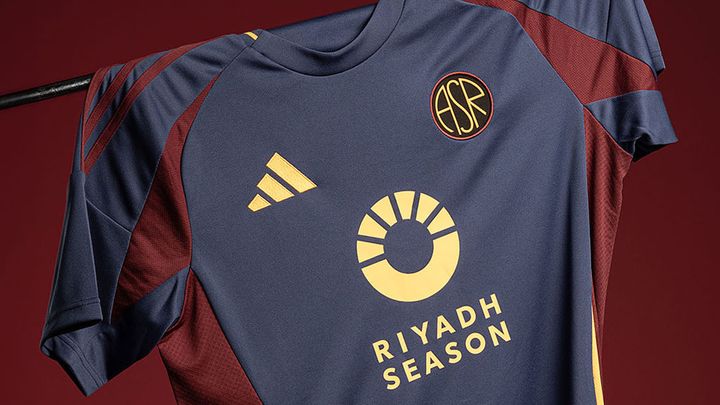 90年代のユニ色が復活！ローマが新サードユニフォームを発表 “原点の地”へ捧げるインディゴカラー