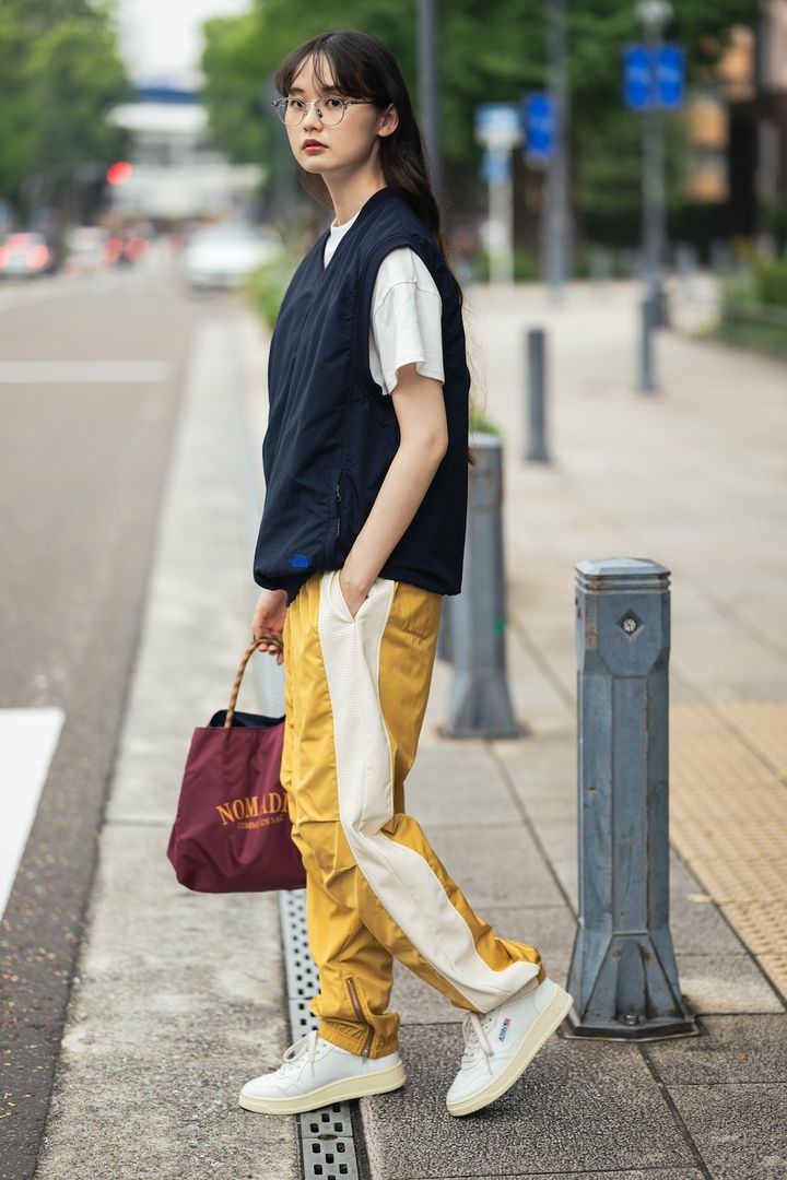 トラックパンツはあえて明るい色を選んでボーイに着よう【FUDGE 9月号連動企画-わたしがトラックパンツを好きなワケ-No.015】