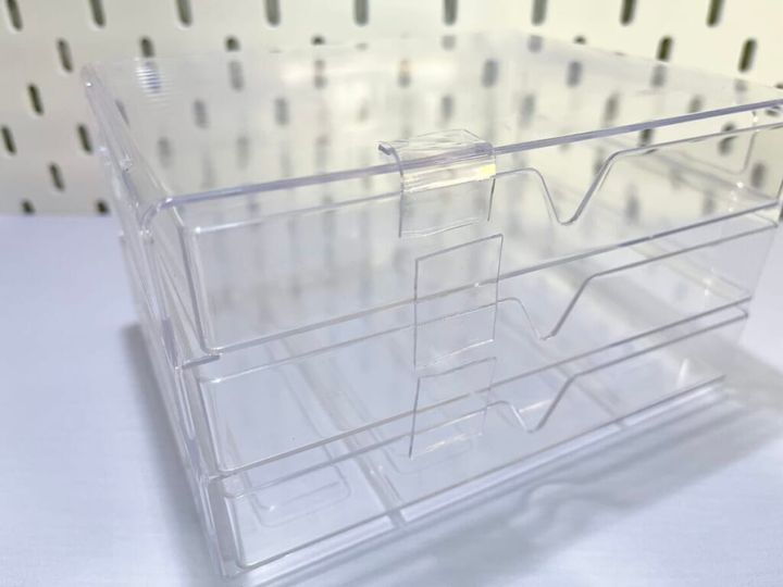 クリアケースの引き出し部分に両面粘着ゲルテープ「KAERU GRIP（カエルグリップ）」を貼った画像