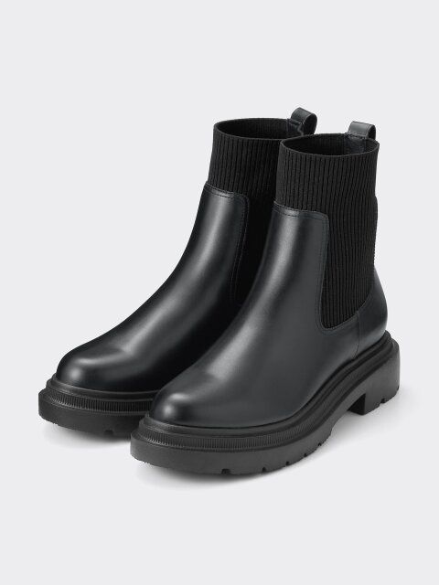 GUのリブニットソックスブーツ