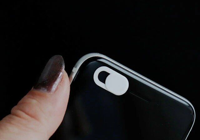 ダイソー ウェブカメラスライドカバー2P 貼り付け