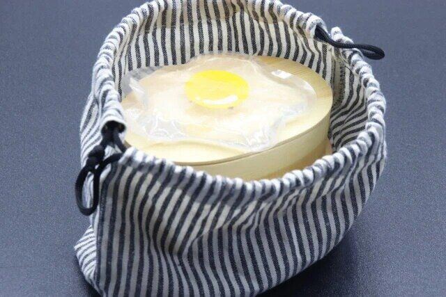 セリア ダイカットクールジェル 目玉焼き お弁当箱の上に乗せる