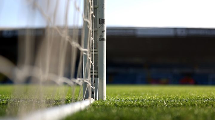 日本人出場試合で前代未聞の事態！なんとゴールの高さ違反で突貫工事…監督は「理解できない」