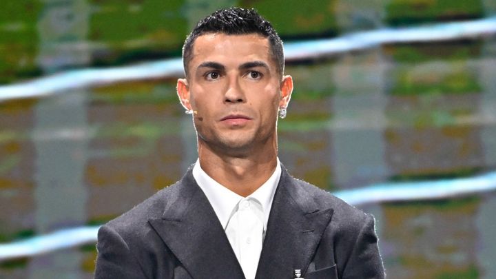 39歳ロナウド、血だらけのハンカチを説明 「賞出席に緊張して血が出始めた…」