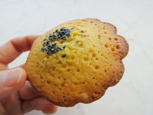 袋から出した紅はるかマドレーヌ