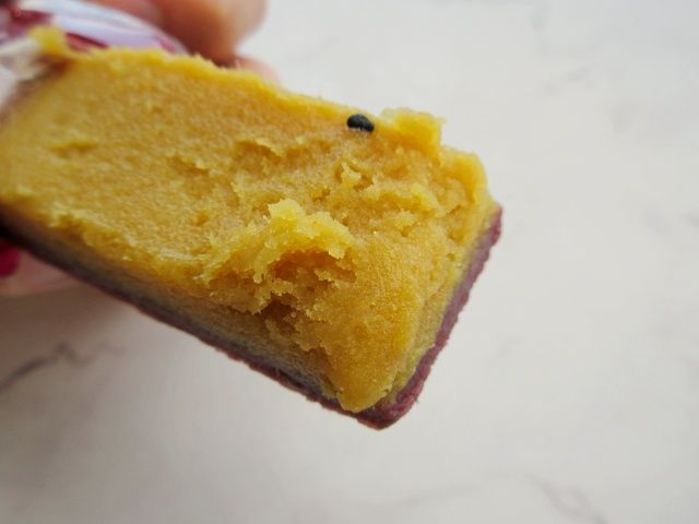 袋から出した「紅はるかのスイートポテトスティック」