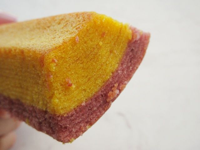 袋から出した紅はるかバウムクーヘン