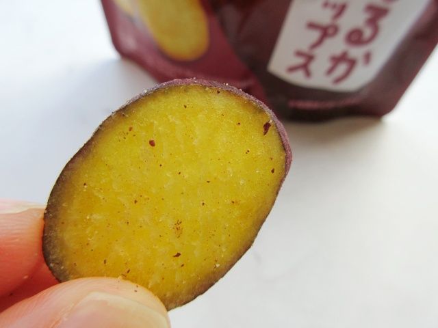 袋から出した紅はるかチップス
