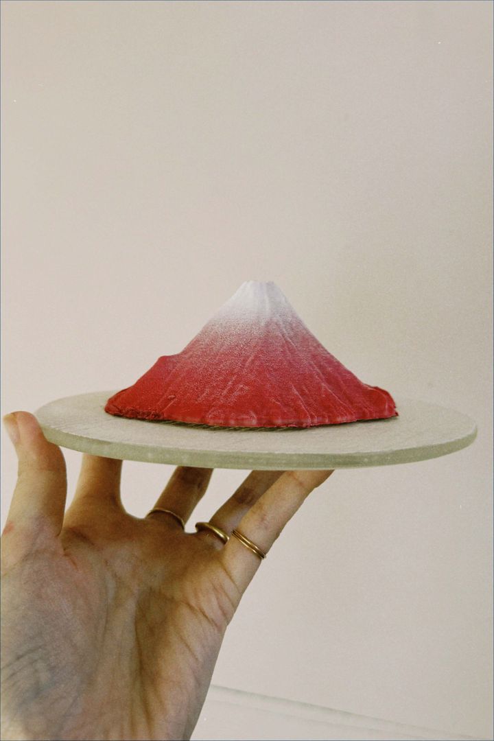 お土産はこれで決まり！おしゃれでかわいいインパクト大、富士山をかたどった山菓子【ささやかですてきなもの 大谷有紀 vol.204】