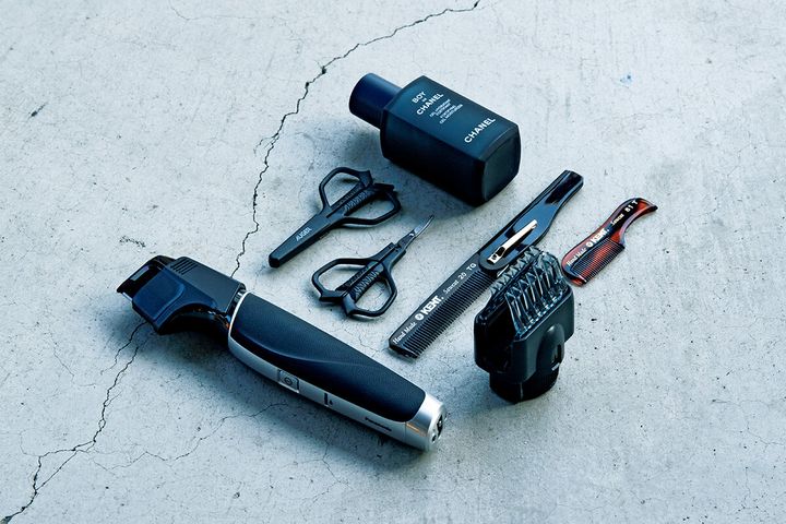 AUGERのセーフティハサミ、panasonicのヒゲトリマー、〈G.B.KENT〉髭専用のミニコーム、ボーイドゥ シャネル ジェル モイスチャライザー