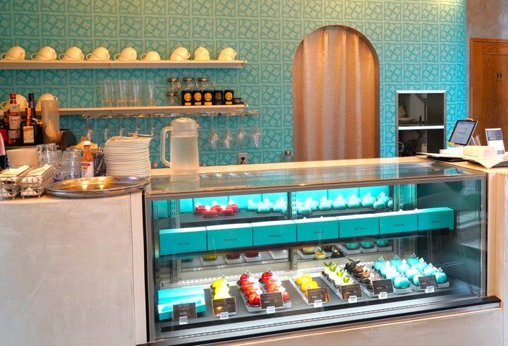 艶やかで宝石のようなケーキが魅了する♪特別な日に訪れたい日比谷のとっておきカフェ「THE BLUE」