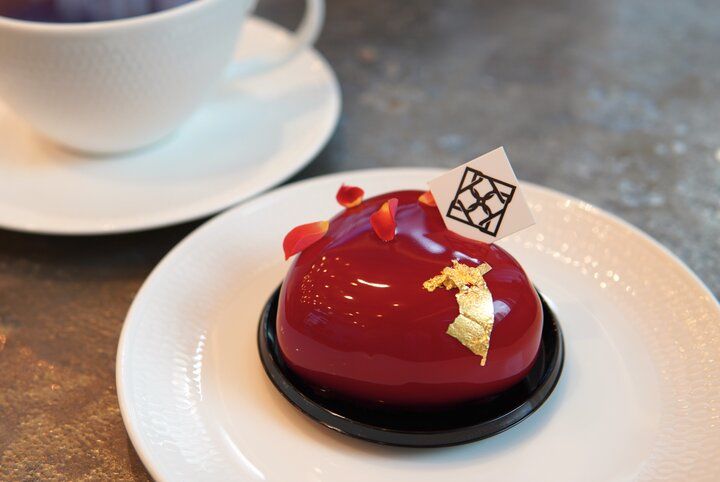 艶やかで宝石のようなケーキが魅了する♪特別な日に訪れたい日比谷のとっておきカフェ「THE BLUE」