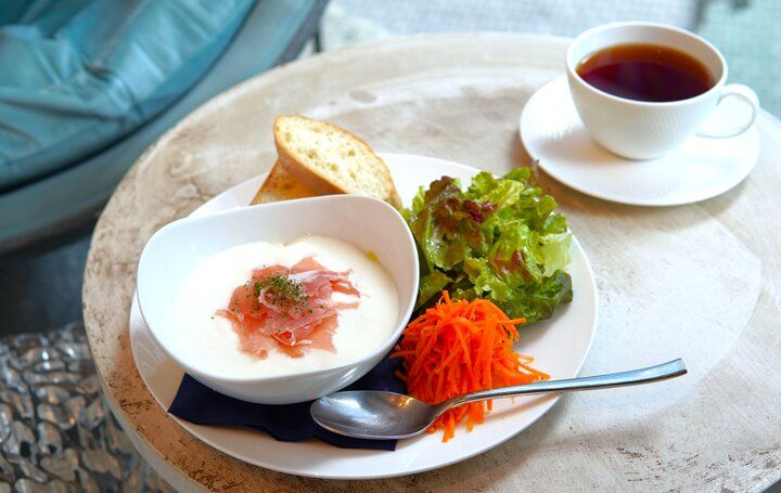 艶やかで宝石のようなケーキが魅了する♪特別な日に訪れたい日比谷のとっておきカフェ「THE BLUE」